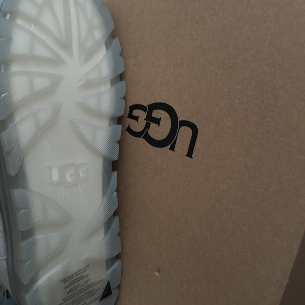Ugg Neumels - Picture 3 of 4